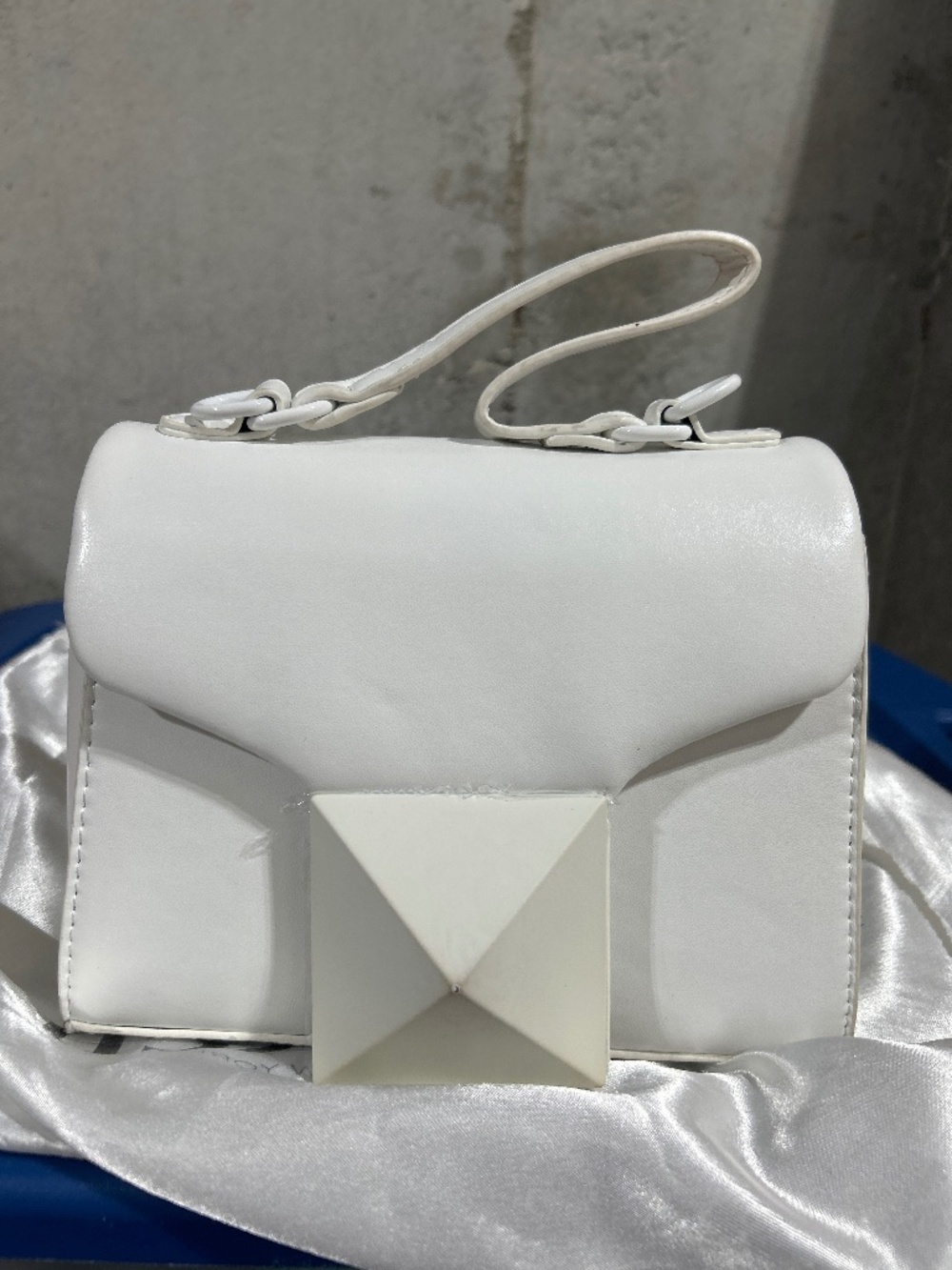Beautiful white handbag evening bag clutch